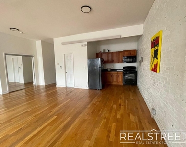 916 Broadway - Photo Thumbnail 1