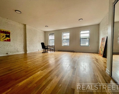 916 Broadway - Photo Thumbnail 2