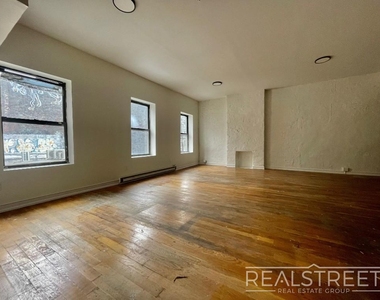 916 Broadway - Photo Thumbnail 4