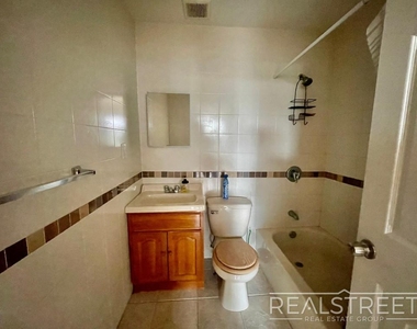 916 Broadway - Photo Thumbnail 5