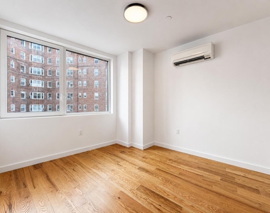 205 Cabrini Boulevard - Photo Thumbnail 4