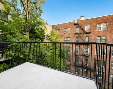 205 Cabrini Boulevard - Photo Thumbnail 8