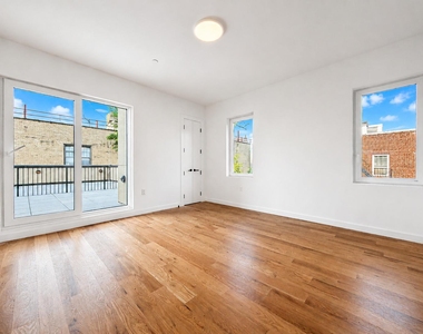 205 Cabrini Boulevard - Photo Thumbnail 4