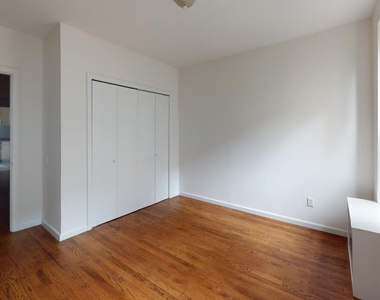 East 85th Street - Photo Thumbnail 7
