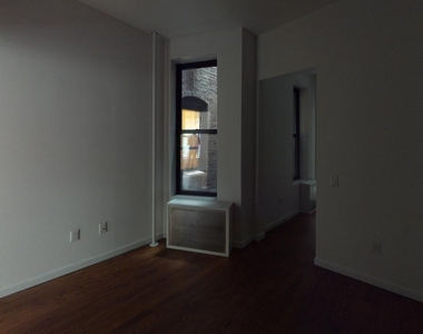East 85th Street - Photo Thumbnail 8