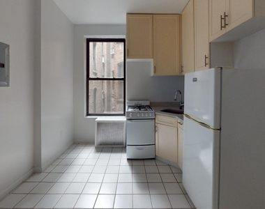East 85th Street - Photo Thumbnail 3