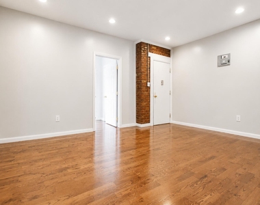 117 Post Avenue - Photo Thumbnail 2