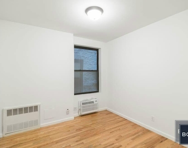 East 87 Street - Photo Thumbnail 4
