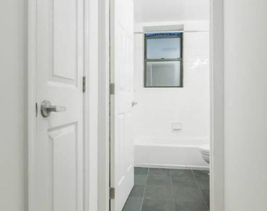 East 87 Street - Photo Thumbnail 7