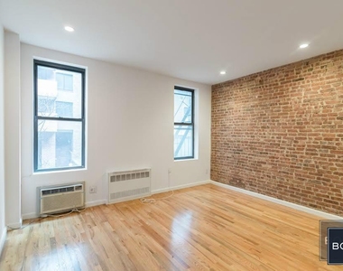 East 87 Street - Photo Thumbnail 1