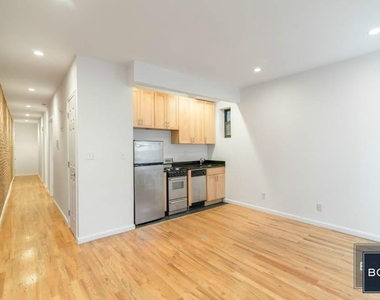 East 87 Street - Photo Thumbnail 3