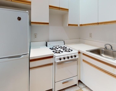 East 65 Street - Photo Thumbnail 8