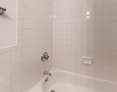 East 65 Street - Photo Thumbnail 9