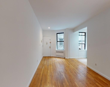 East 65 Street - Photo Thumbnail 7