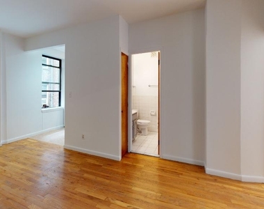 East 65 Street - Photo Thumbnail 6