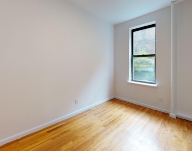 East 65 Street - Photo Thumbnail 5