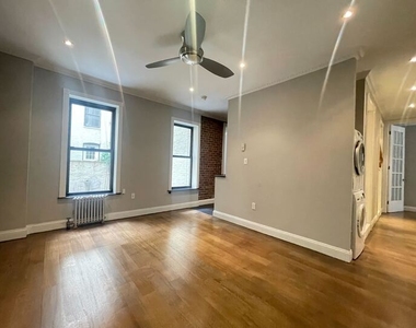326 East 100th Street - Photo Thumbnail 8