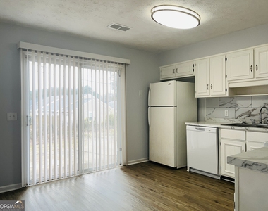 104 Peactree Court - Photo Thumbnail 3
