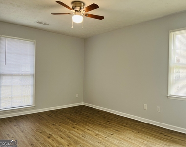 104 Peactree Court - Photo Thumbnail 9