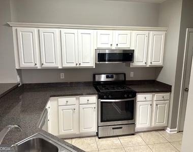 7040 Biltmore Trace - Photo Thumbnail 9