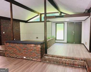 163 Old Norton Road - Photo Thumbnail 5