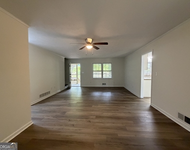 107 Austin Court - Photo Thumbnail 3