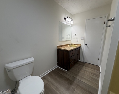 107 Austin Court - Photo Thumbnail 8