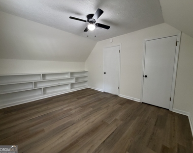 107 Austin Court - Photo Thumbnail 9