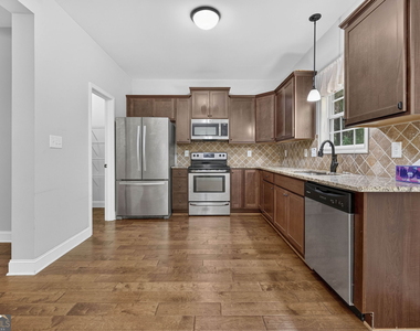 1849 Blackstone Way - Photo Thumbnail 7