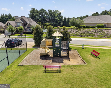 1849 Blackstone Way - Photo Thumbnail 33