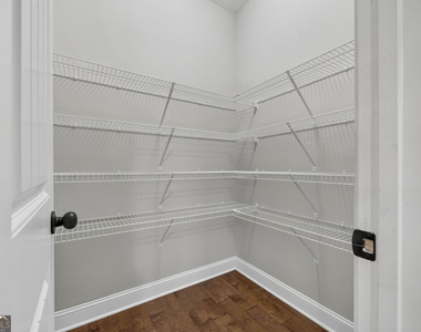 1849 Blackstone Way - Photo Thumbnail 8