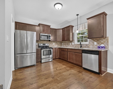 1849 Blackstone Way - Photo Thumbnail 6