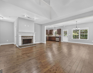 1849 Blackstone Way - Photo Thumbnail 3