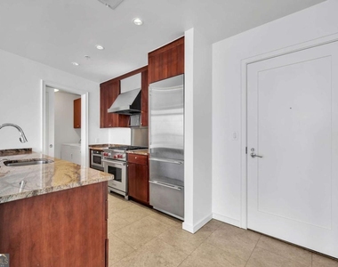 3325 Piedmont Road Ne - Photo Thumbnail 9