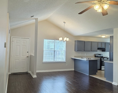 1504 Cain Court N - Photo Thumbnail 8