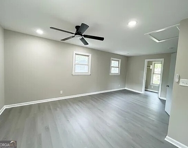 1523 Delia Drive - Photo Thumbnail 9