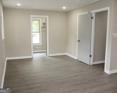 1523 Delia Drive - Photo Thumbnail 10