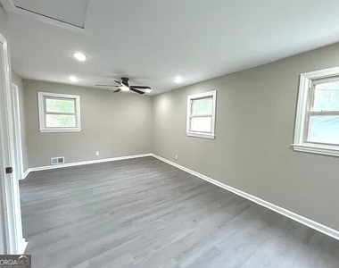 1523 Delia Drive - Photo Thumbnail 8