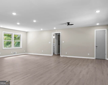 1523 Delia Drive - Photo Thumbnail 3