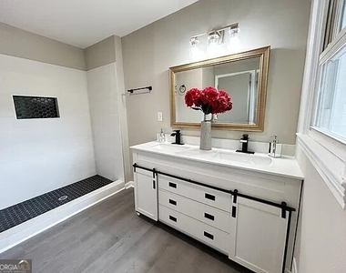 1523 Delia Drive - Photo Thumbnail 11