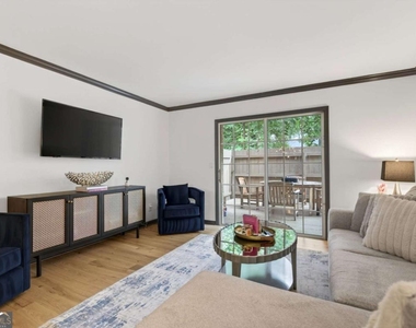 3140 Seven Pines Court - Photo Thumbnail 4