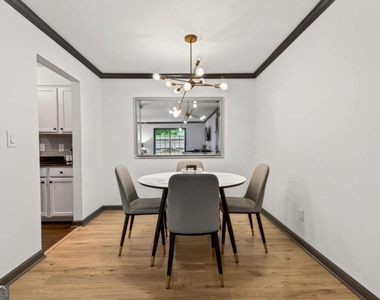 3140 Seven Pines Court - Photo Thumbnail 7