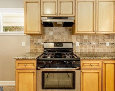 2720 Stonecreek Road Se - Photo Thumbnail 11