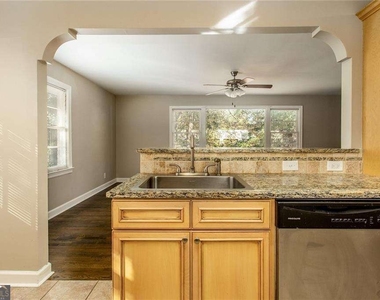 2720 Stonecreek Road Se - Photo Thumbnail 10