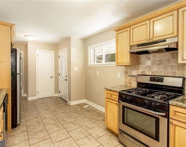 2720 Stonecreek Road Se - Photo Thumbnail 8