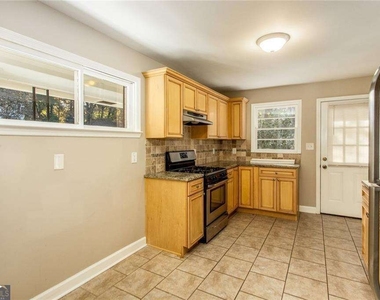 2720 Stonecreek Road Se - Photo Thumbnail 7
