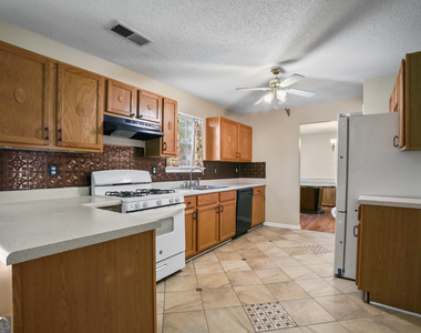 2224 Eagles Nest Circle - Photo Thumbnail 7