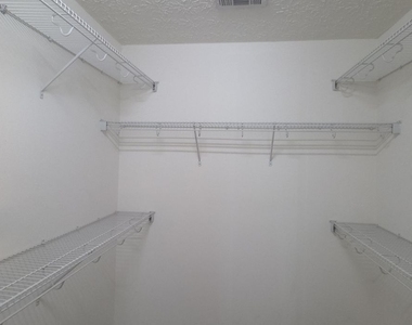 1209 Bronze Oak Way - Photo Thumbnail 9