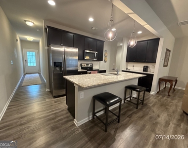 428 Mulberry Row Se - Photo Thumbnail 2