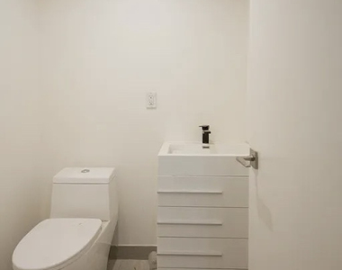 1509 Jefferson Avenue - Photo Thumbnail 5